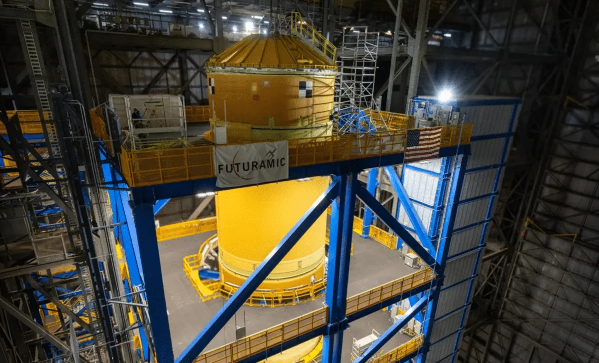 Artemis III SLS Core Rises at Kennedy Ahead of 2027 Moon Mission