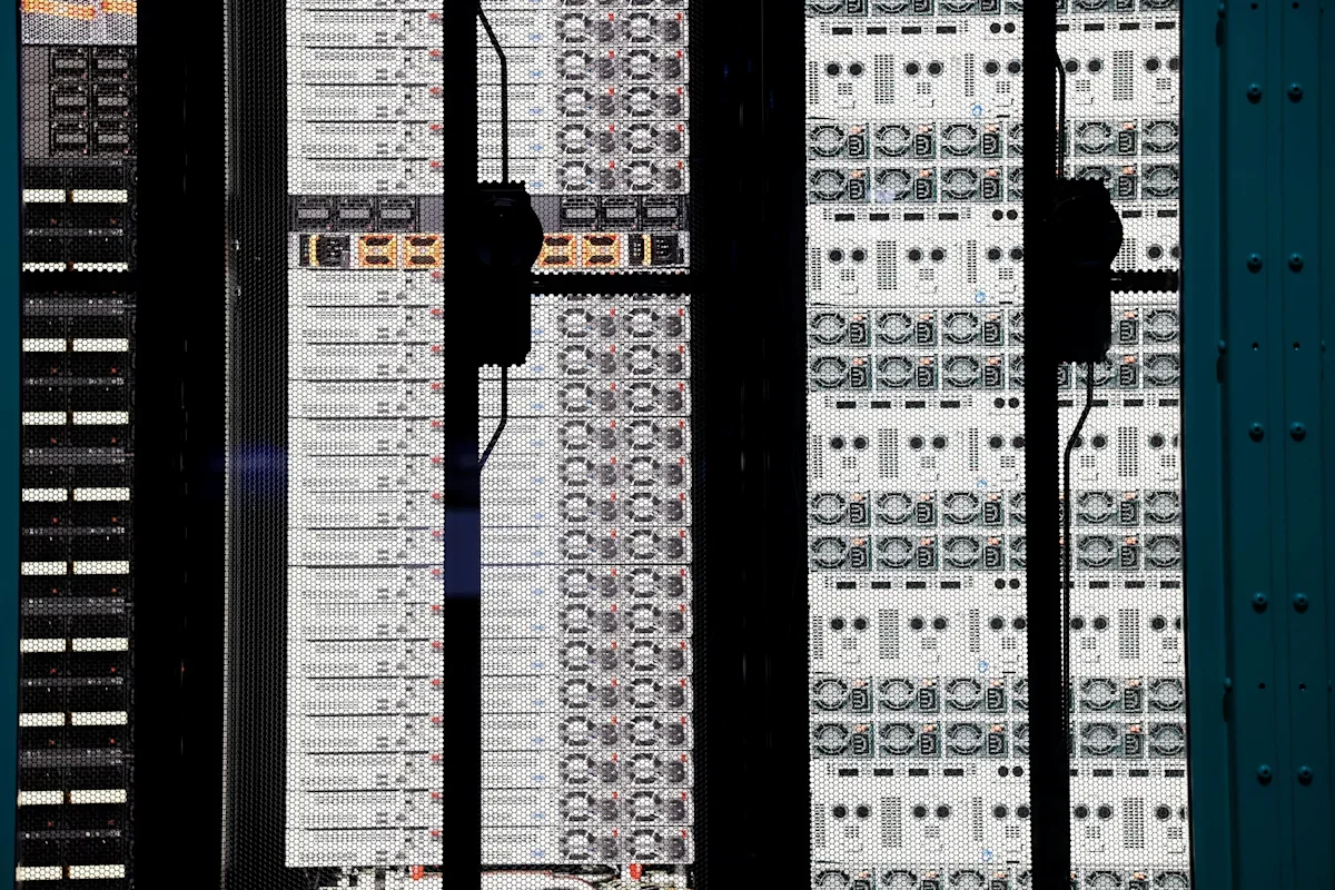 AI’s Growth Encounters the Power Grid: Batteries as the Next Infrastructure Edge