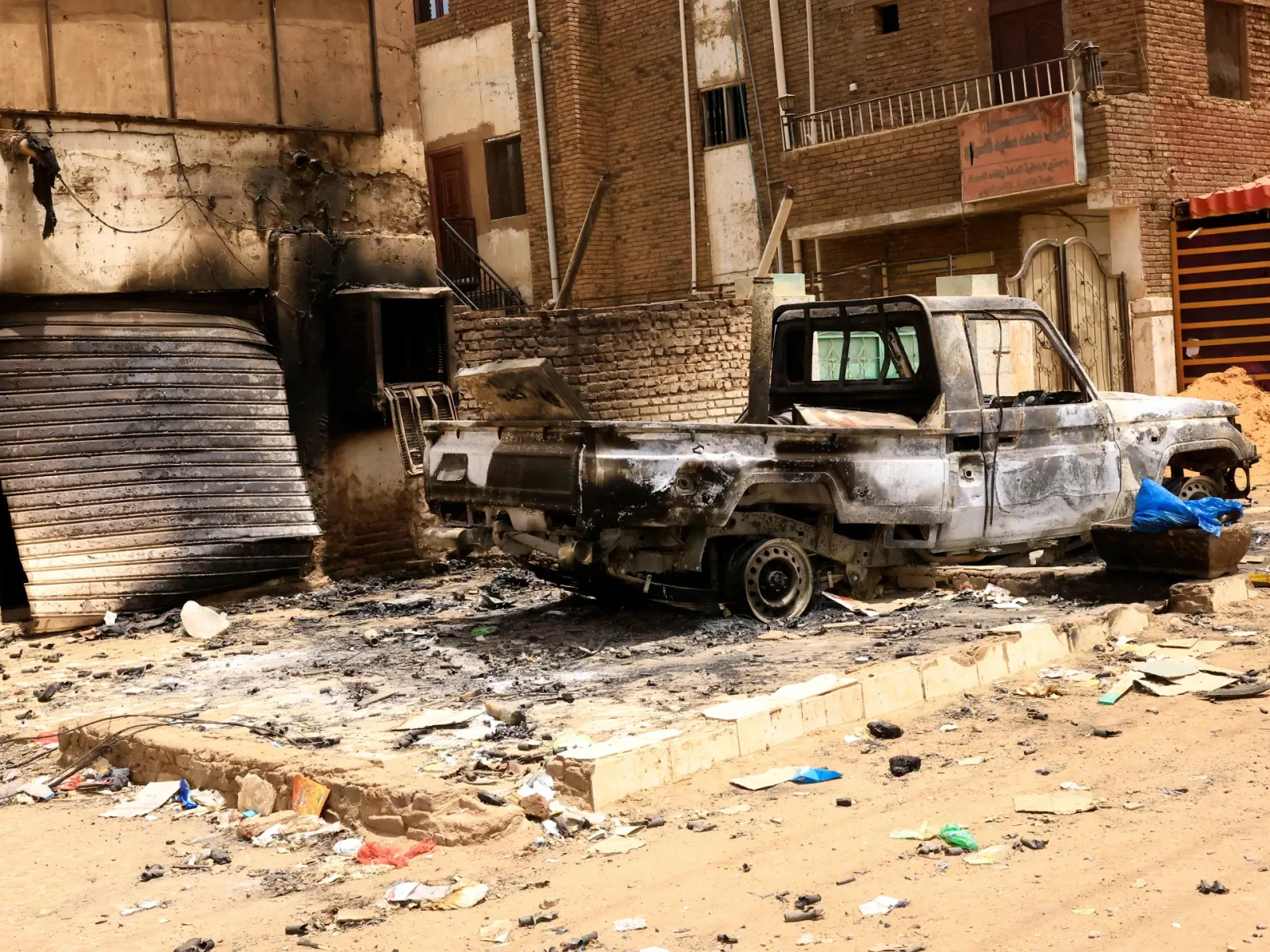 Sudanese factions gather in Saudi Arabia for peace talks.