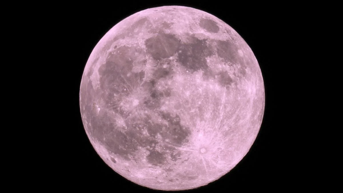 "Stunning snapshots: 15 mesmerizing images of Earth's moon"