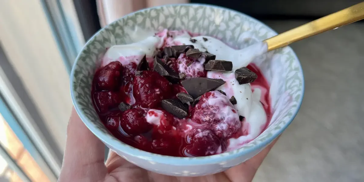 Nighttime Yogurt Bowls Help Maintain Weight, Dietitian Says