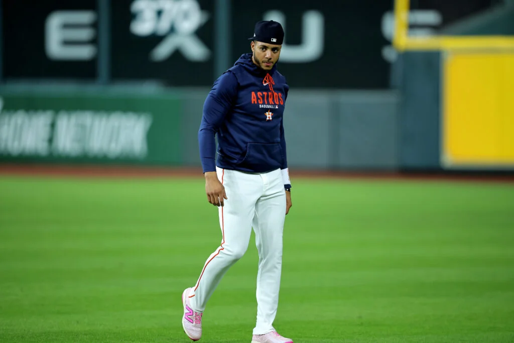 Peña Returns as Astros DFA Bolton, Altuve Hits IL