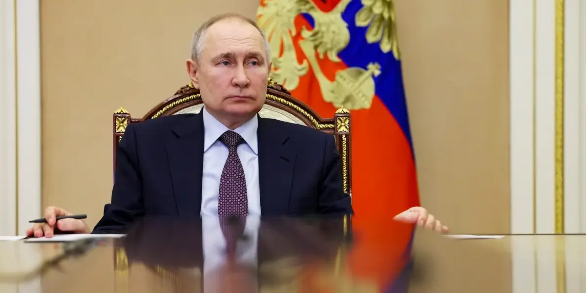"Russia's Economy: Navigating Sanctions and Conflict"