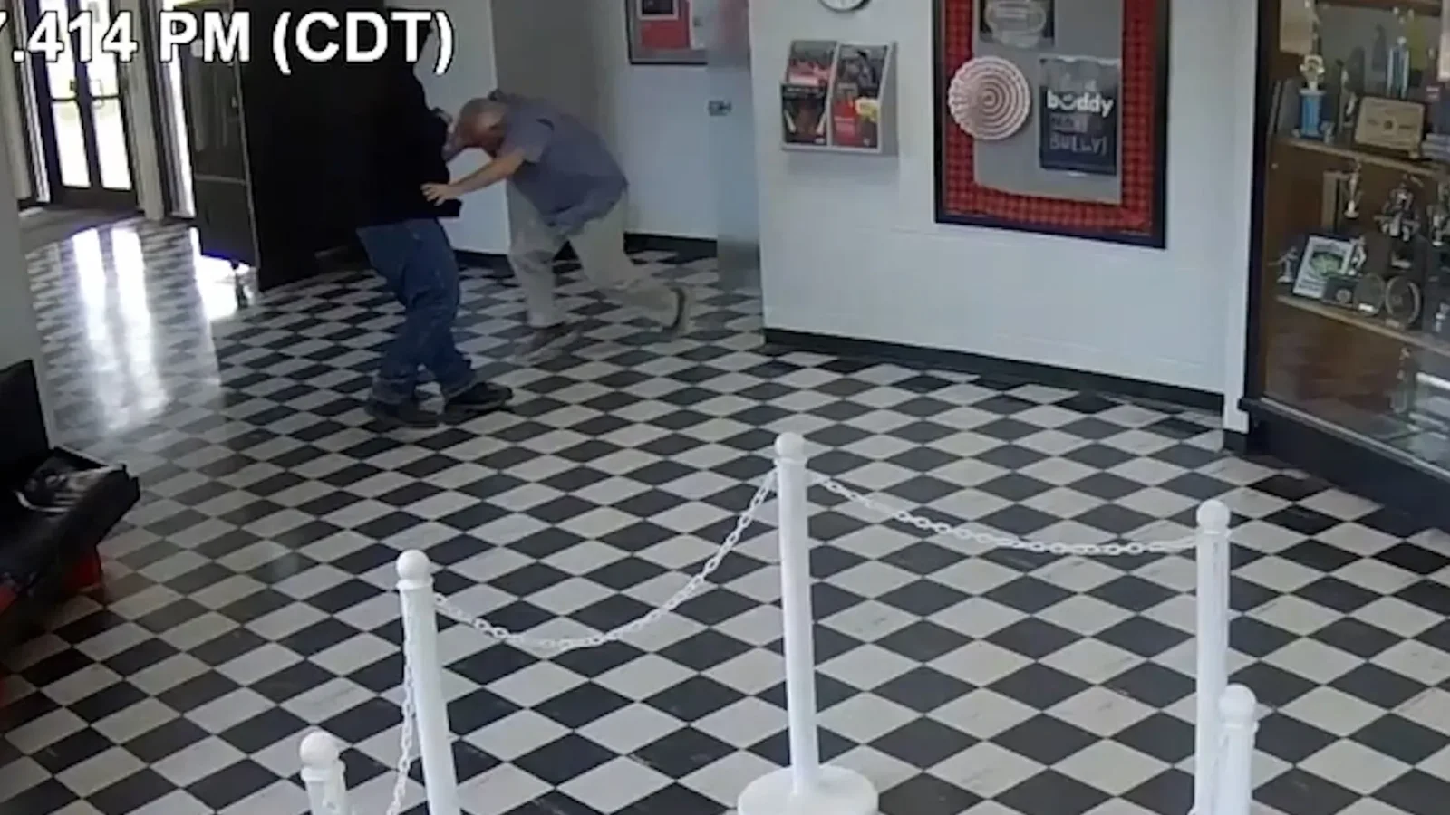 Oklahoma principal stops gunman in Pauls Valley High lobby