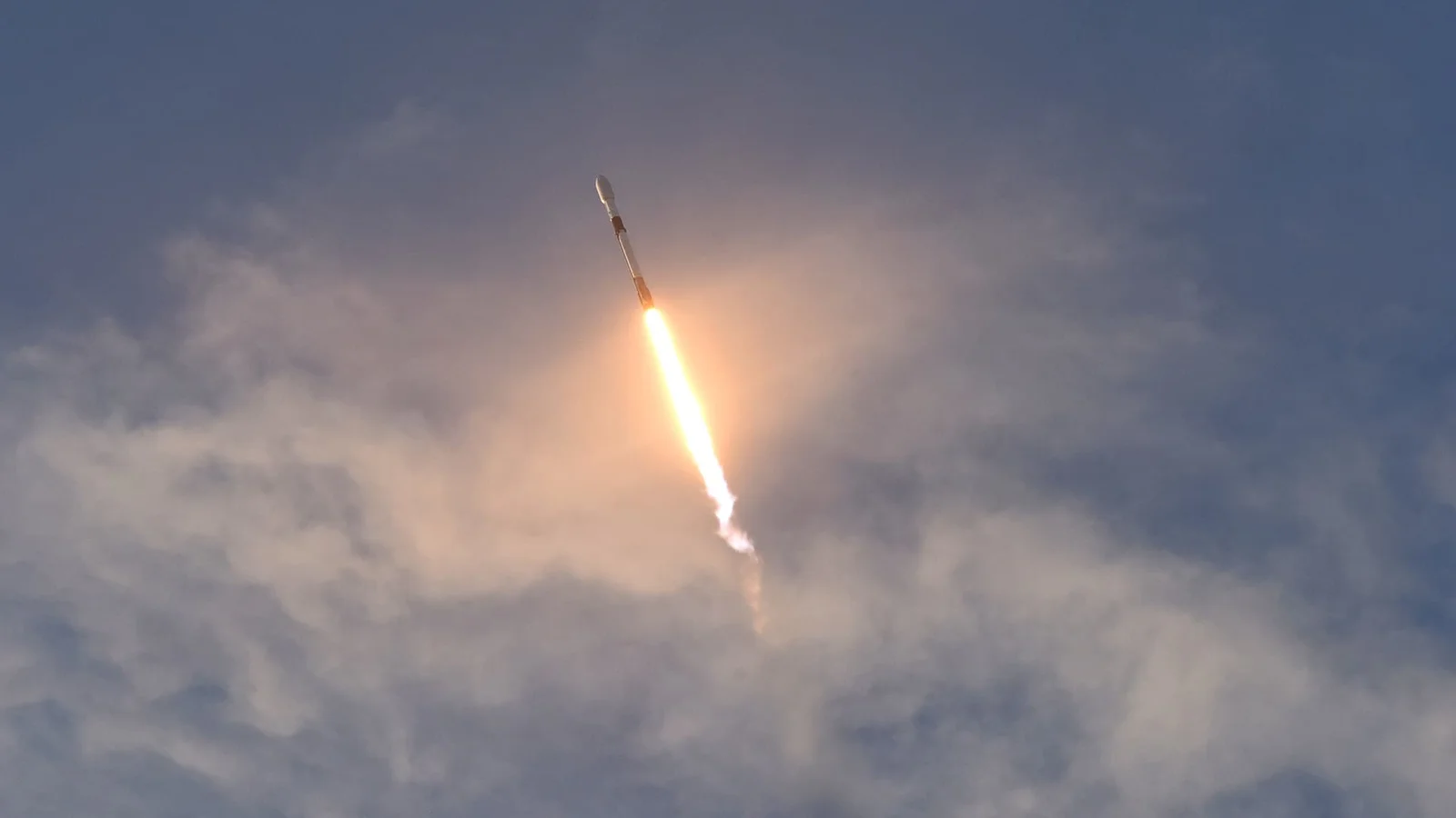 Family Offices Bet on Space Infrastructure Beyond SpaceX