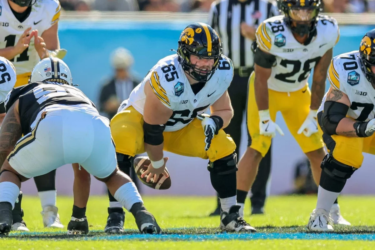 Bears add Logan Jones at center to anchor future O-line