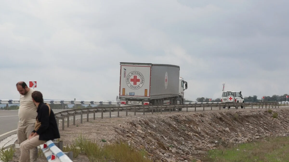 Karabakh Separatists Successfully Implement Withdrawal Deal Amidst Aid Arrival via Lachin