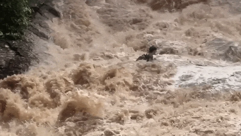 Dramatic Flash Flood Sweeps Tourists at Mae Sa Waterfall