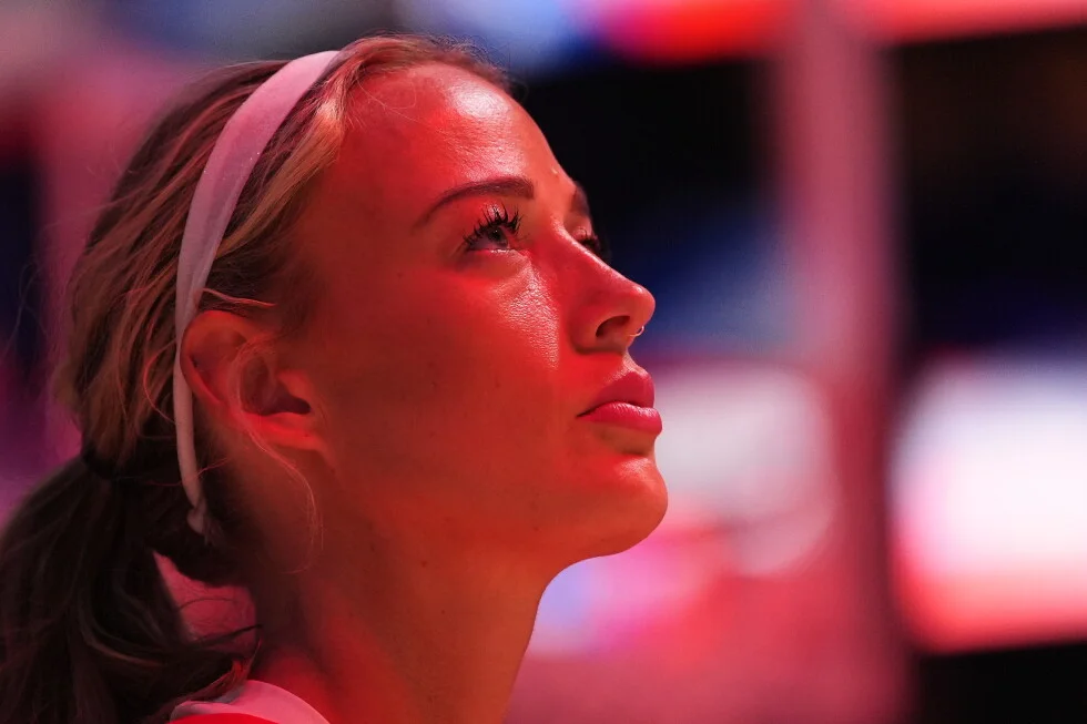Fever dodge Cunningham rally questions, beat Storm 105-95