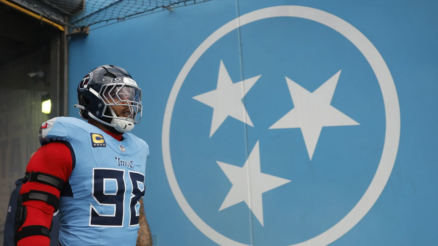 Simmons lands a market-resetting five-year Titans deal with hefty guarantees