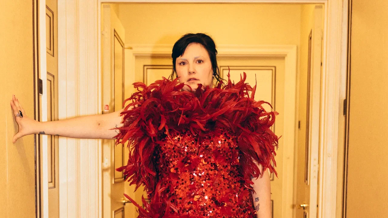 Lena Dunham Returns to the Met Gala, Embracing Her Body and a Bold Valentino Moment