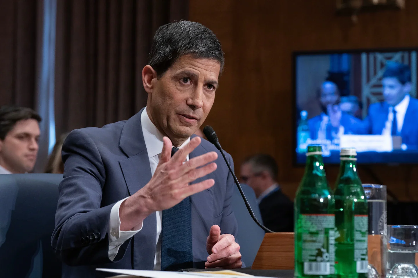 Fed gridlock threatens Trump's Wall Street deregulation push