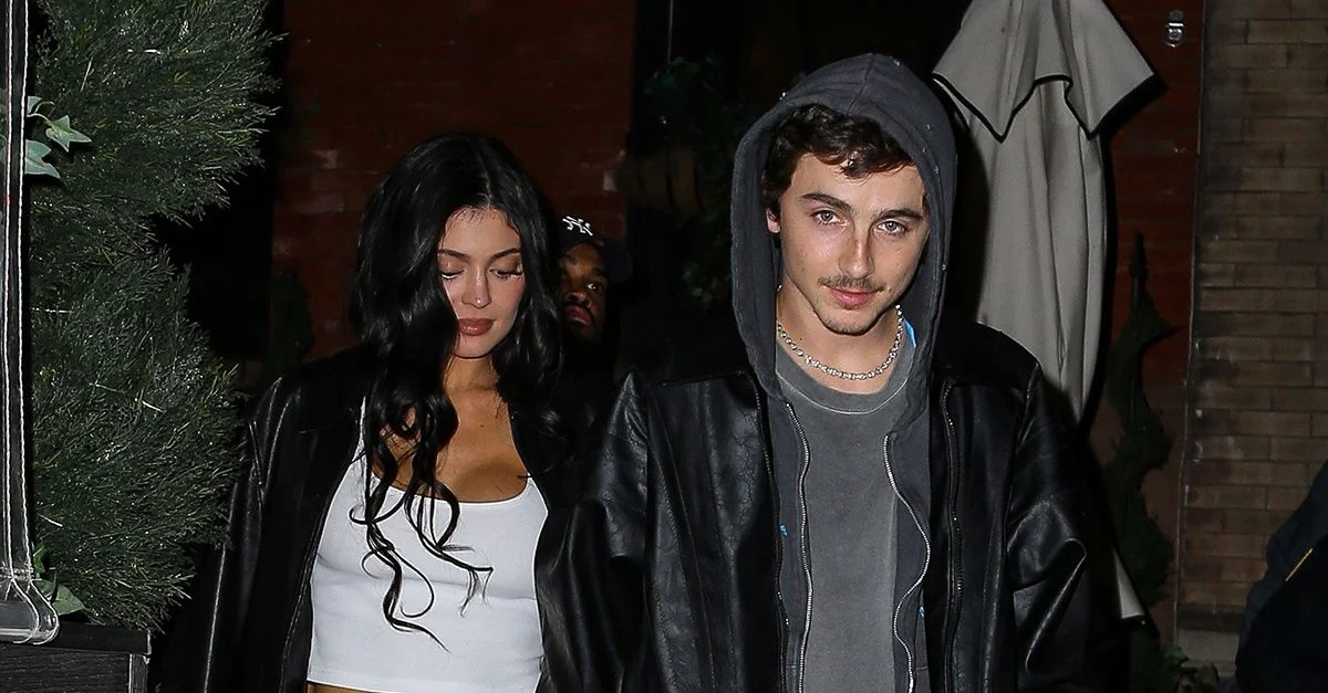Kylie Jenner Elevates Retro Denim With Leather-Heeled Flip-Flops