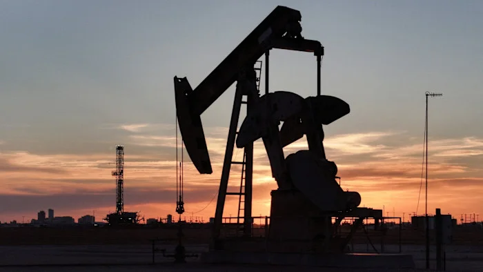 Oil prices stay flat as US exports offset China demand drop