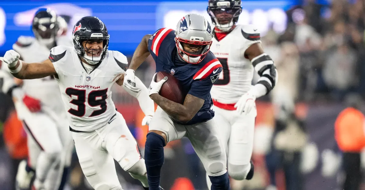 Patriots ship Boutte to Texans, add Reed to anchor safety depth