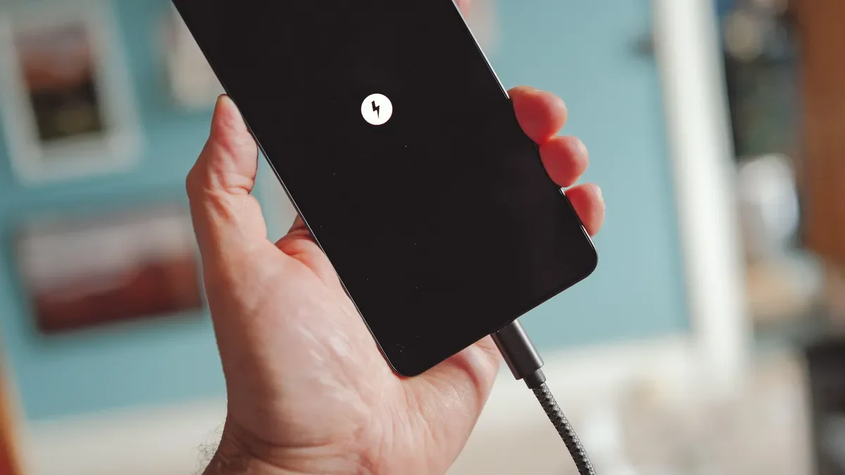 iPhone 17 Pro Tops Fast-Charging Showdown; Galaxy S26 Ultra Leads Wired Speed