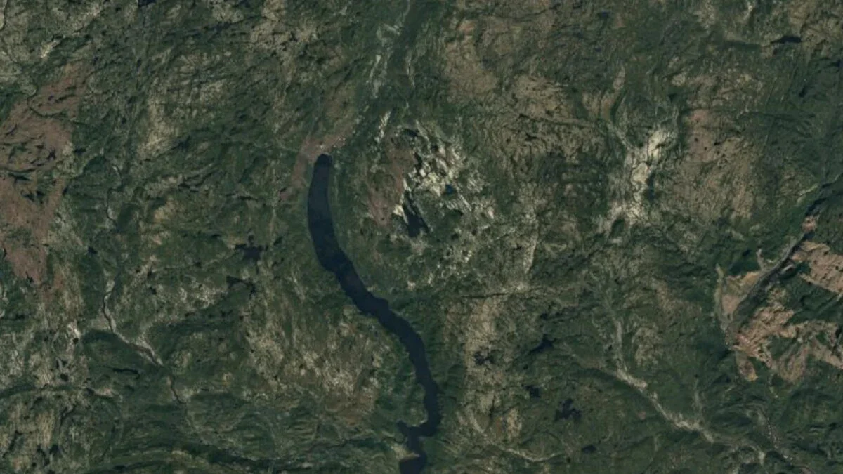 Casual map browse uncovers 390-million-year-old Quebec crater
