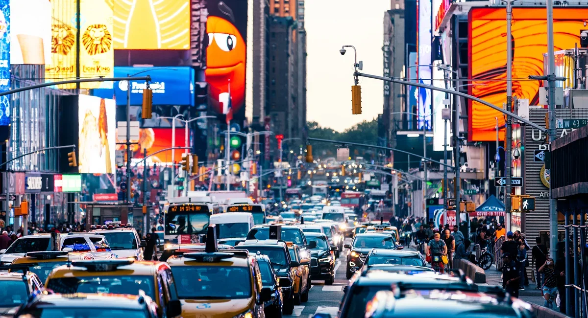 Midtown gridlock season looms as NYC DOT flags 20 traffic days through year-end