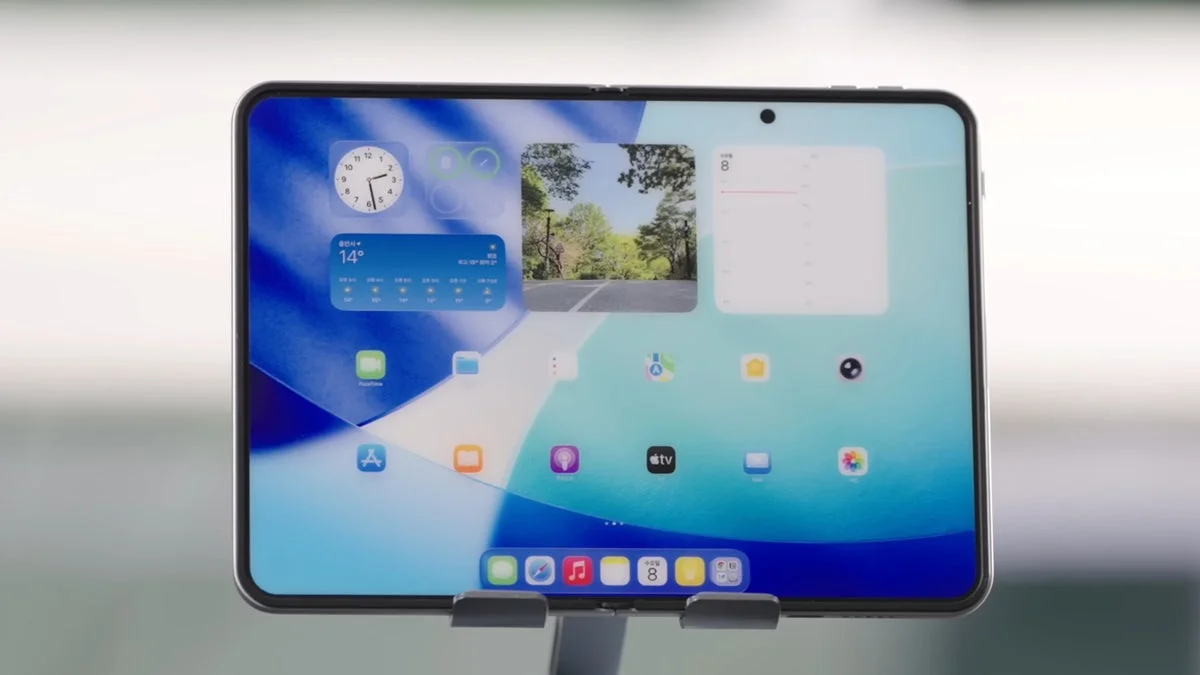 Apple plots bigger screens for its foldable iPhone Ultra