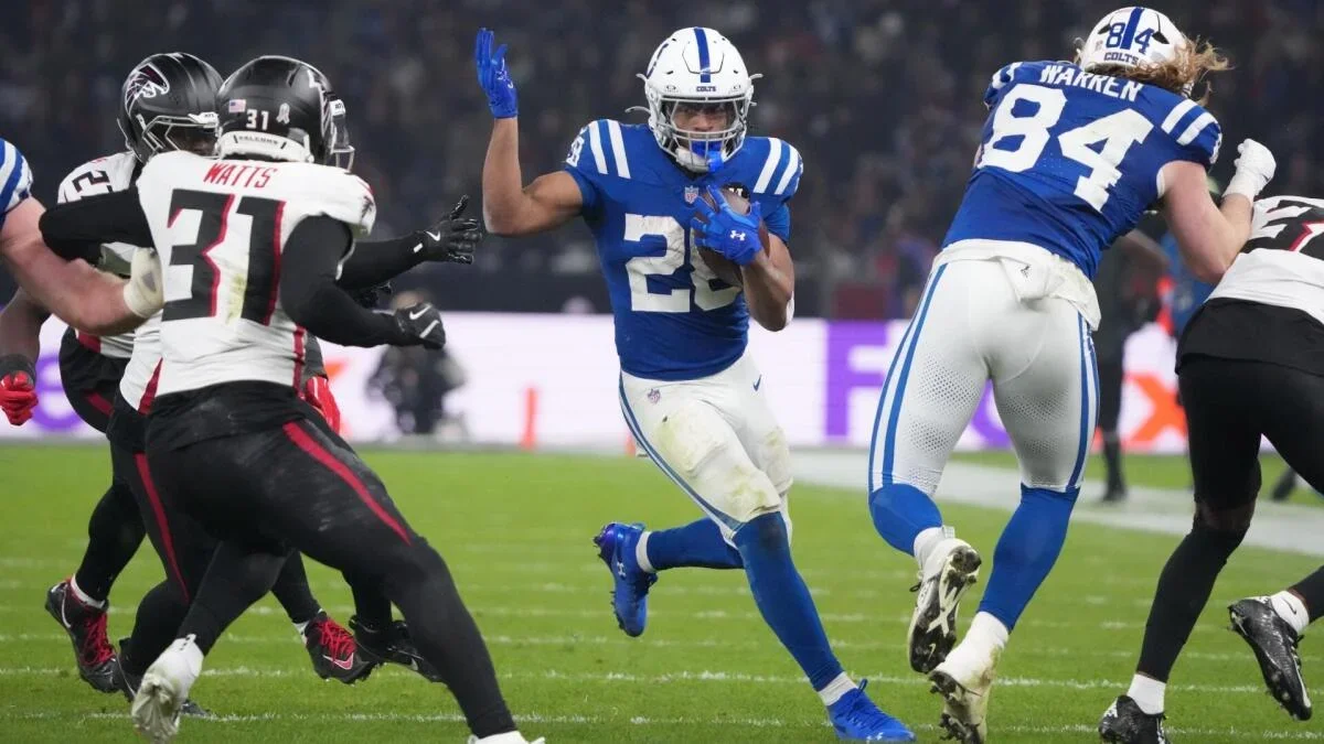 SportsLine uncovers 2026 fantasy draft cheat sheet: top QB, RB, WR, TE picks