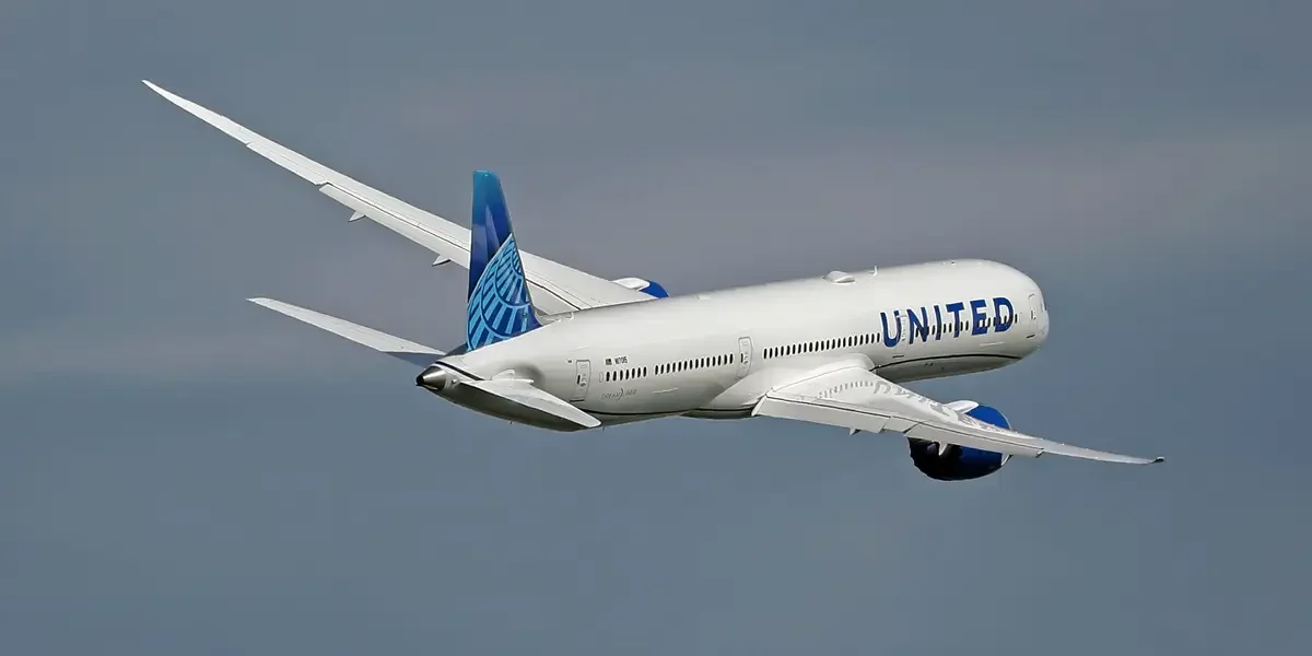 "Disruptive Passengers Cause United and El AL Flights to Turn Back"