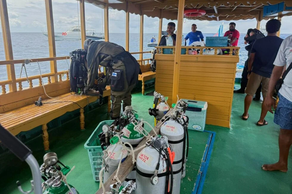 Finnish divers retrieve two Italian victims from Maldives cave
