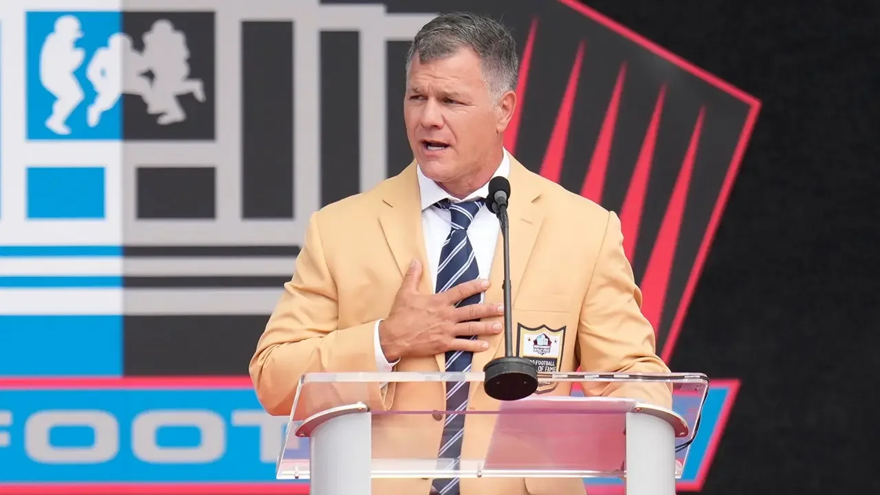 Vinatieri Turns Hall of Fame Speech into Roasting Showcase