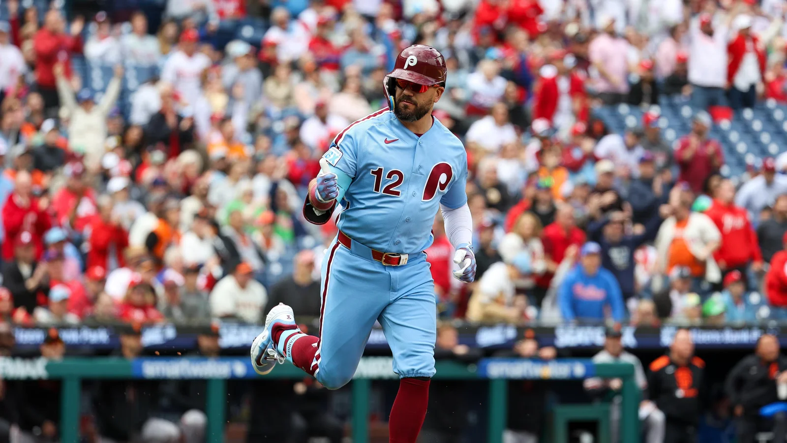 Schwarber Cranks 350th HR as Phillies Edge Giants 3-2