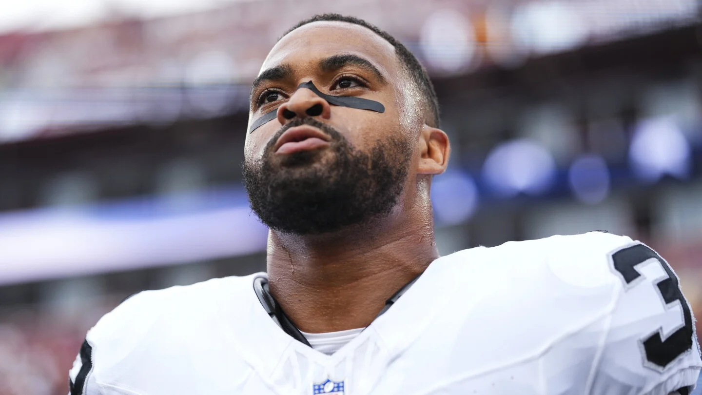 Jamal Adams’ Vikings season in jeopardy after right knee injury