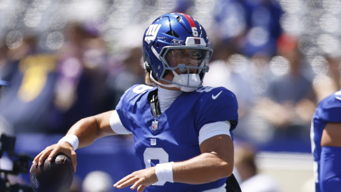 Dart Rebounds From Medical Tent to Throw TD for Giants