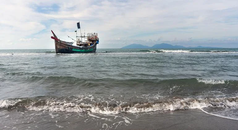 Rohingya Refugee Boats Sink, 500+ Feared Dead
