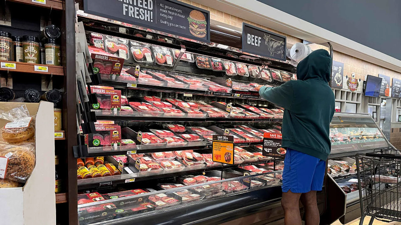 Core inflation remains at 3% as pre-war data show softer demand and slower growth