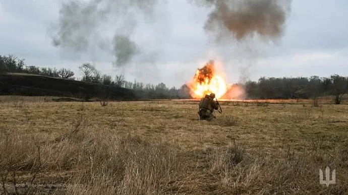 "Escalating Conflict: Russian and Ukrainian Forces Exchange Devastating Attacks"